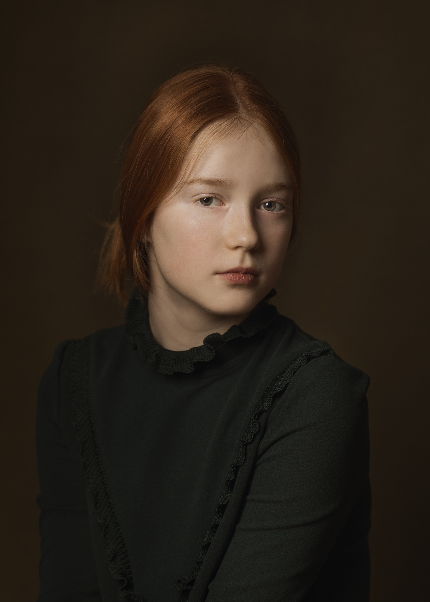 Portret met donkergroene blouse met fijn kant